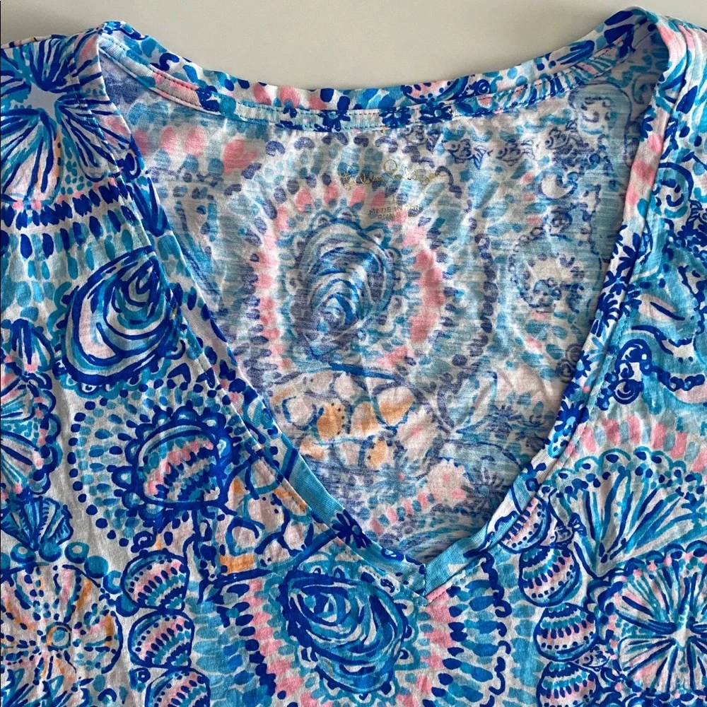 Lilly Pulitzer Etta V-Neck Tee T Shirt in Blue Grotto, Commotion in the Ocean L - Picture 6 of 16